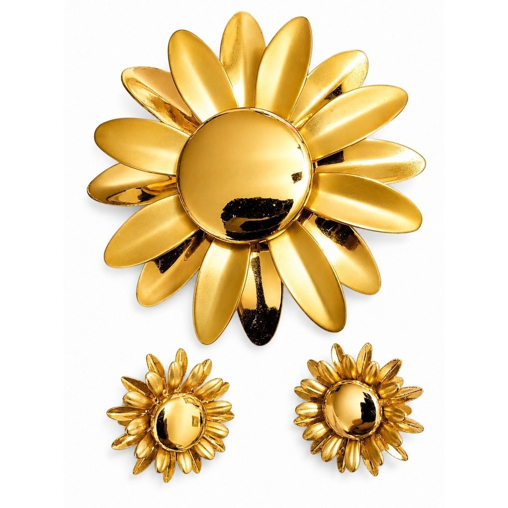 Vintage Sunflower Gold Tone Brooch and Clip On Earrings Jewelry Set Unsigned
